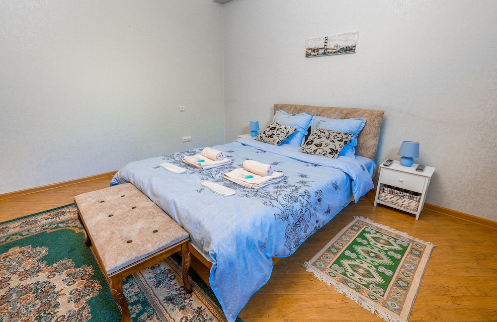 Room (4 Guests, Shared Bathroom)
