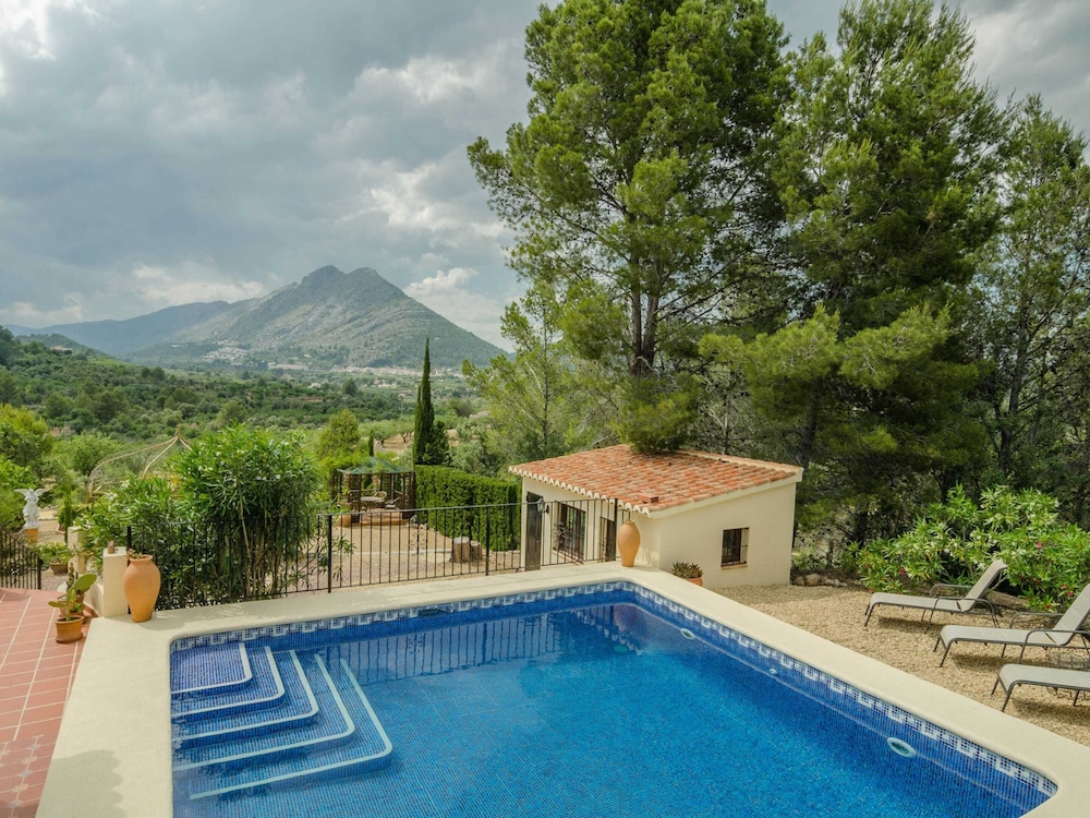 Villa photo 2