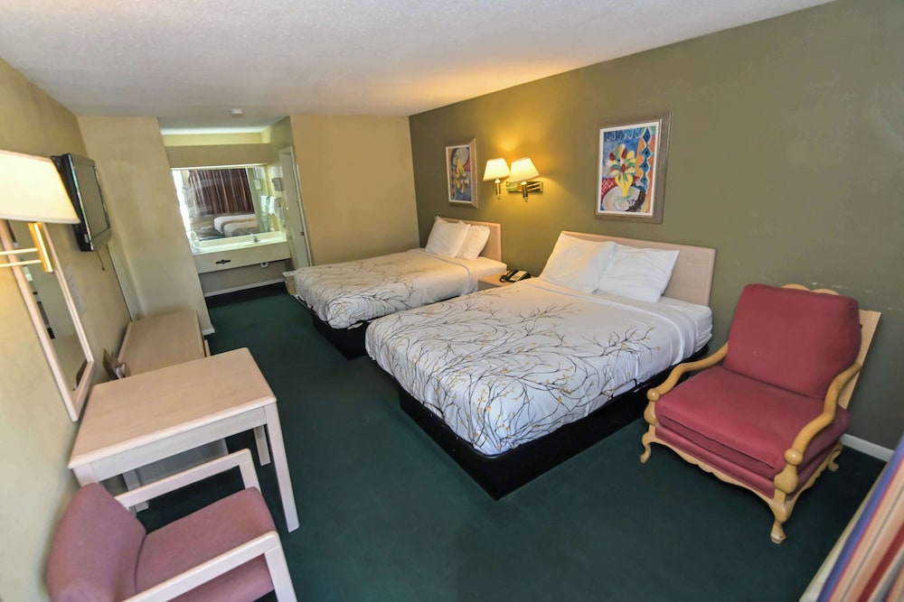Room, 2 Double Beds, Smoking - Photo 1