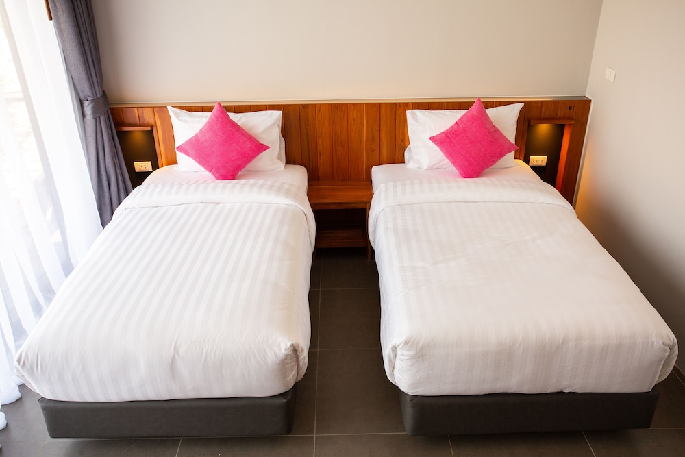Deluxe Room, 2 Twin Beds - Photo 1
