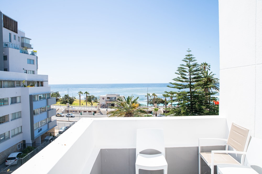 4-Bed Family Studio (Sea View) photo 3