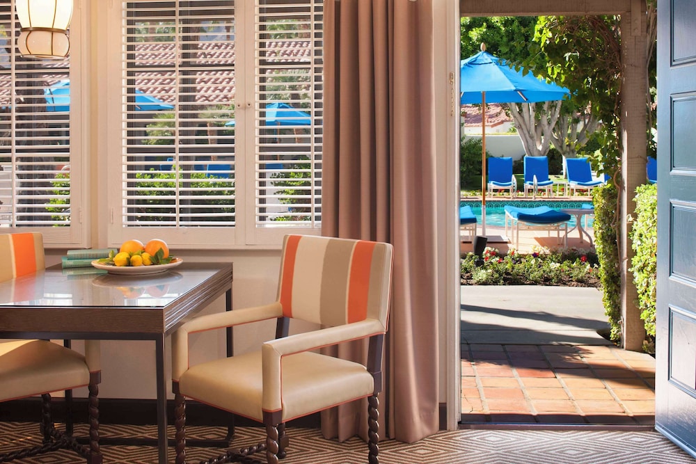 Room, 1 King Bed, Fireplace, Pool View