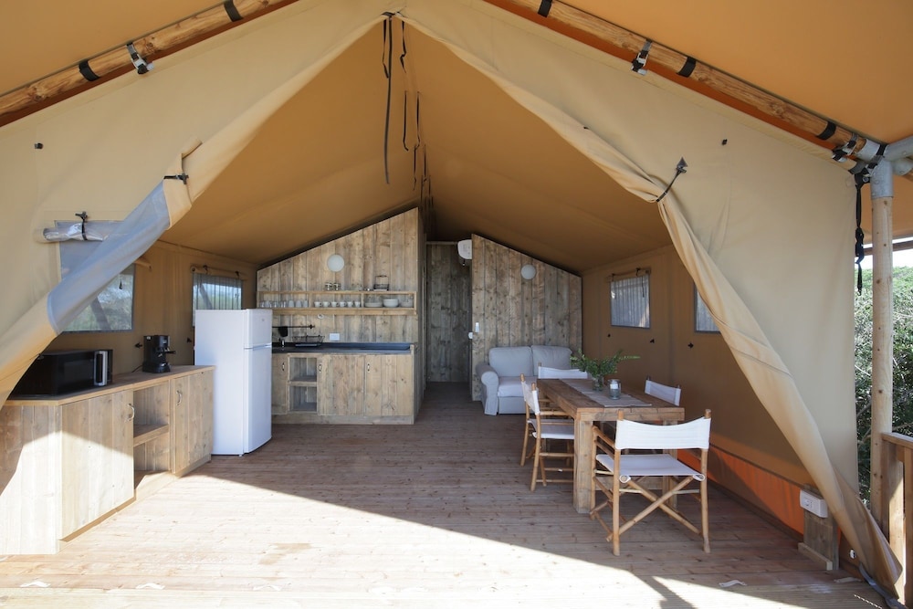 Comfort Tent, Multiple Beds photo 2