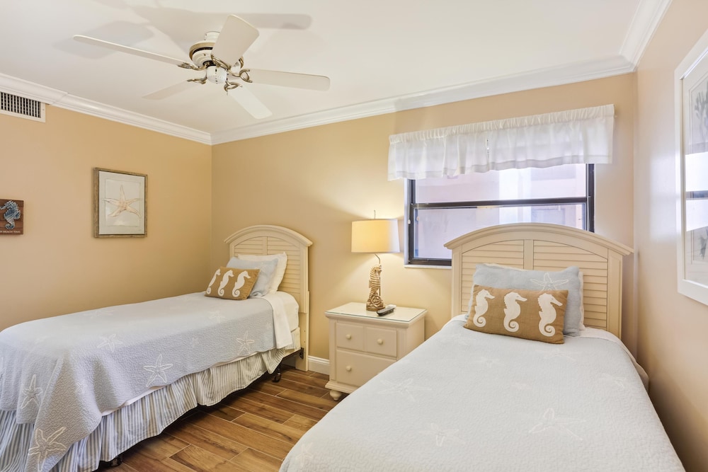 Condo, 1 King Bed (Emerald Isle 401 - Premier) photo 2