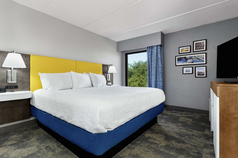 Suite, 1 King Bed with Sofa bed (With Shower) - Photo 3
