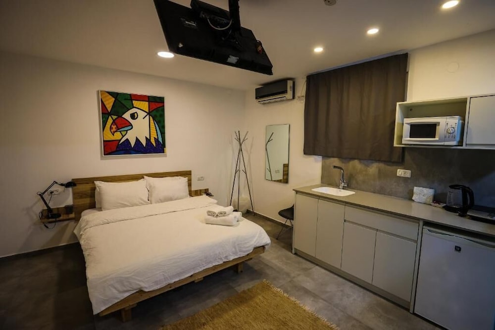 Studio Apartment with Jacuzzi photo 2
