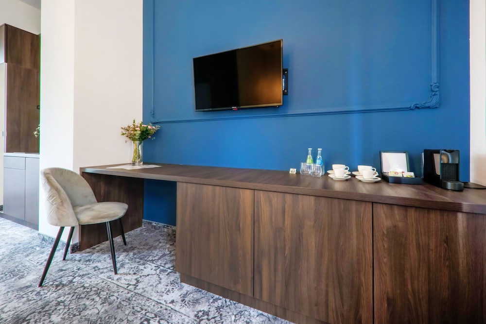 Classic Double or Twin Room - Photo 16