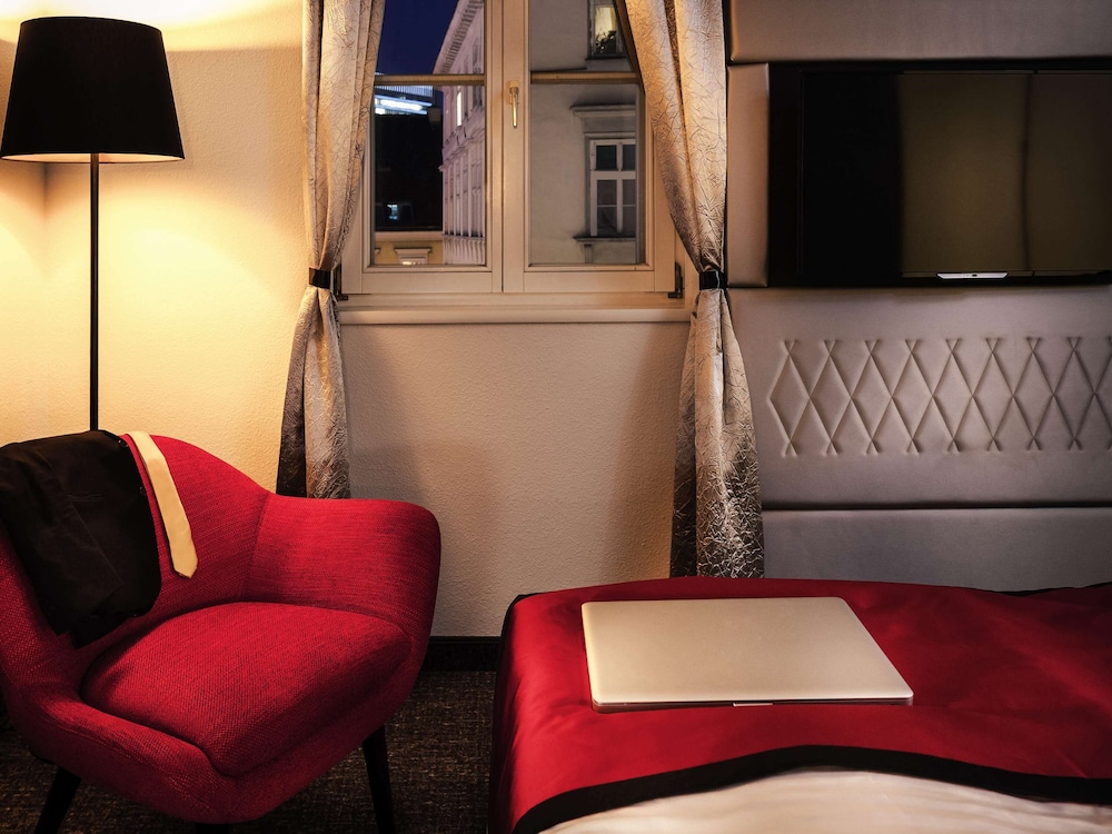 Privilege, Room, 1 Queen Bed thumbnail 6