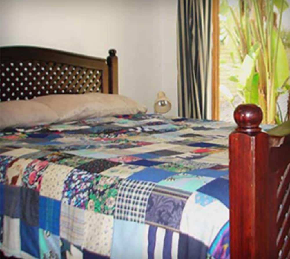 Standard Room, 2 Twin Beds, Shared Bathroom photo 1