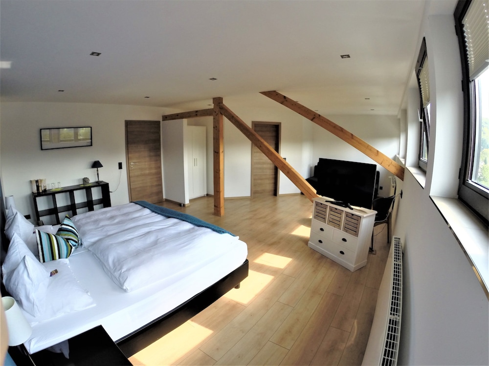 Deluxe Double Room, Private Bathroom, River View photo 3