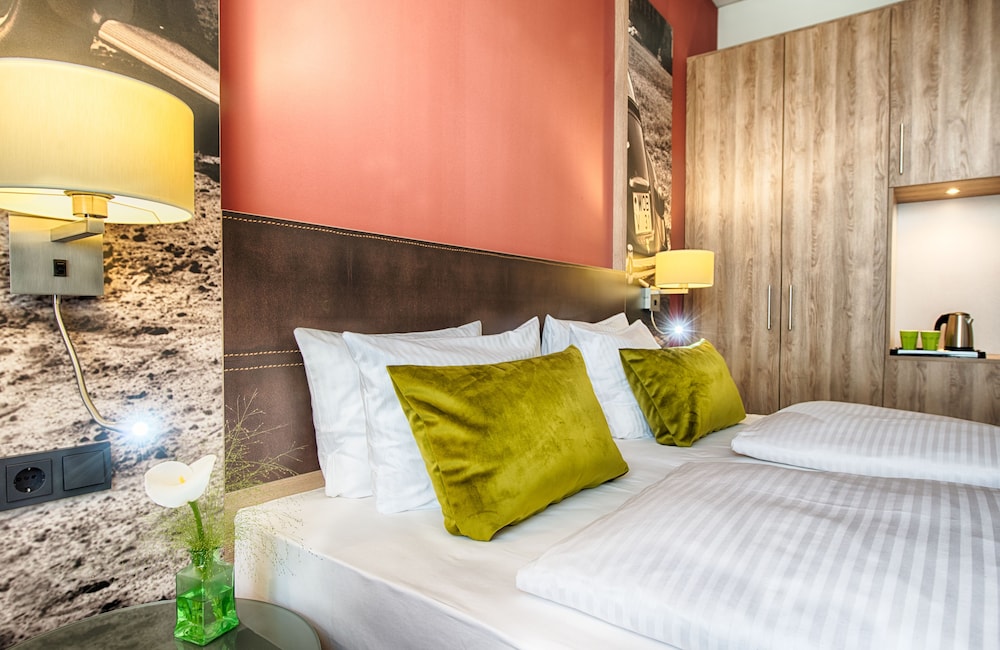 Executive Room - Photo 8
