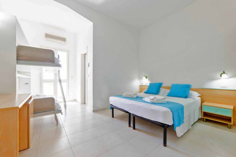 Panoramic Quadruple Room photo 1
