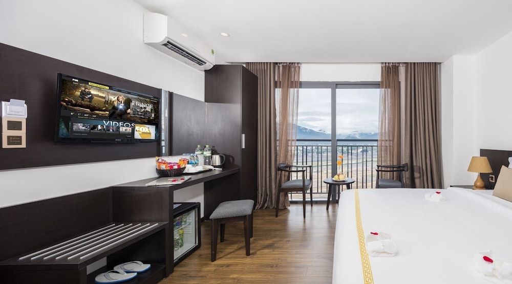 Senior Double Room, Balcony, City View photo 3