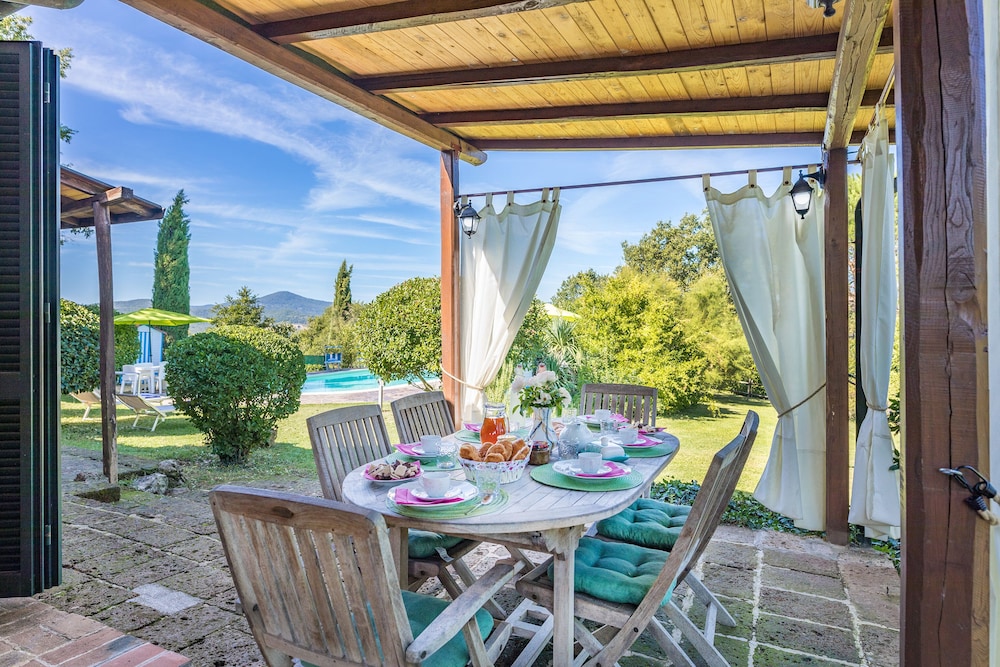 Villa photo 1