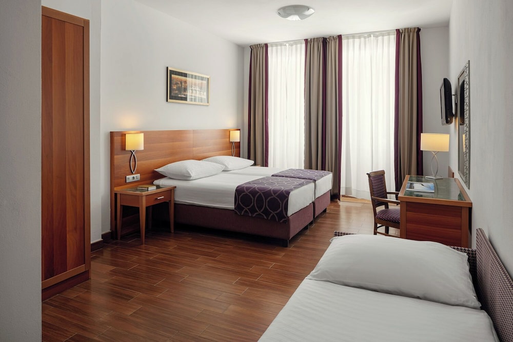 Triple Room - Photo 1
