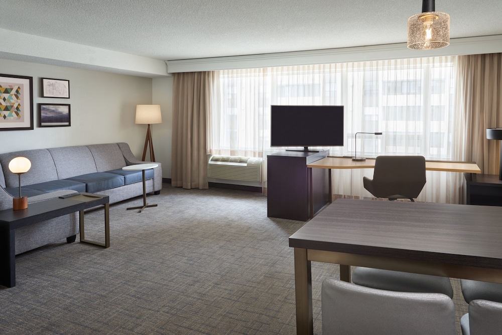 Suite, 1 Bedroom - Photo 2