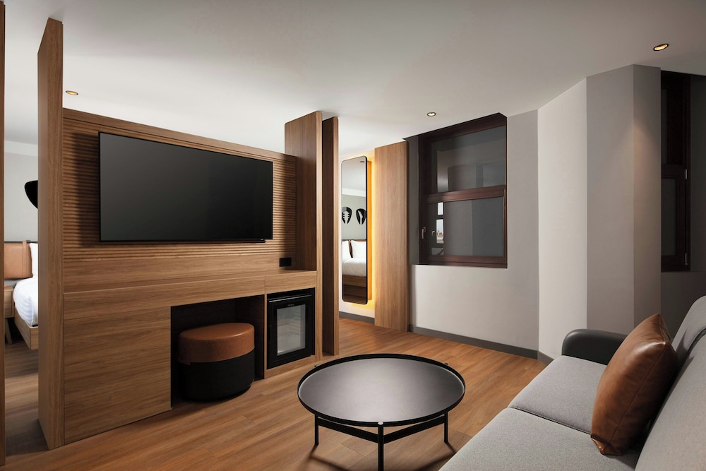 Suite, 1 Bedroom, City View