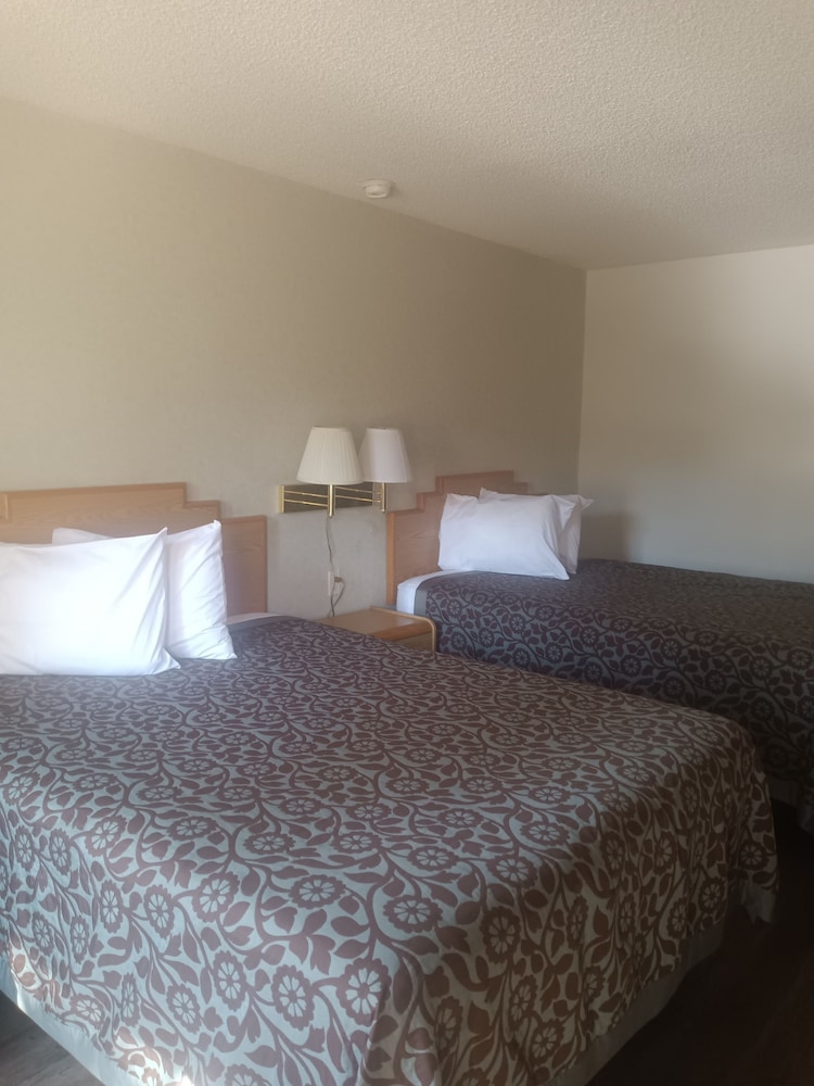 Standard Room, 2 Queen Beds, Accessible - Photo 4