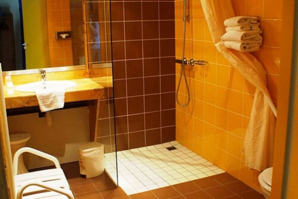 Classic Double Room, Accessible photo 3