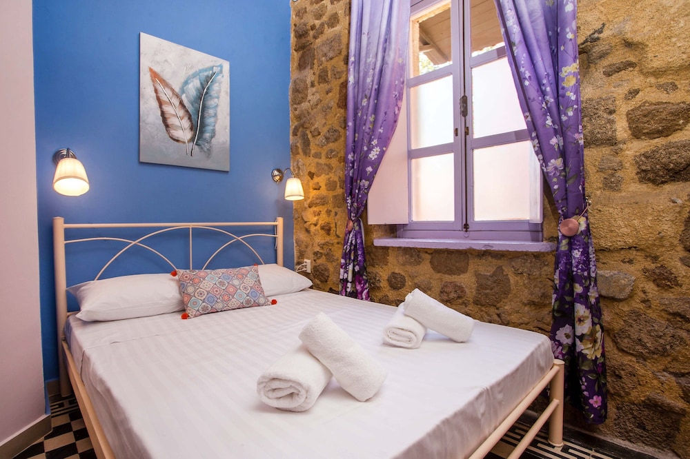 Antony Quinn Double Room (First  Floor)