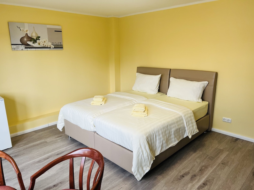 Standard Twin Room, 2 Twin Beds - Photo 4