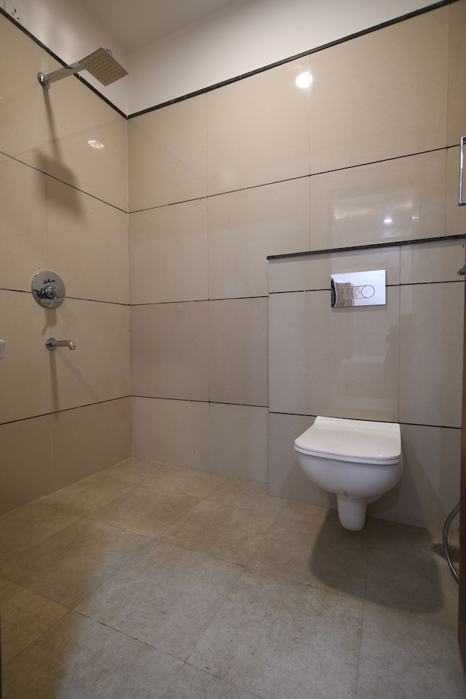 Deluxe Room - Photo 17