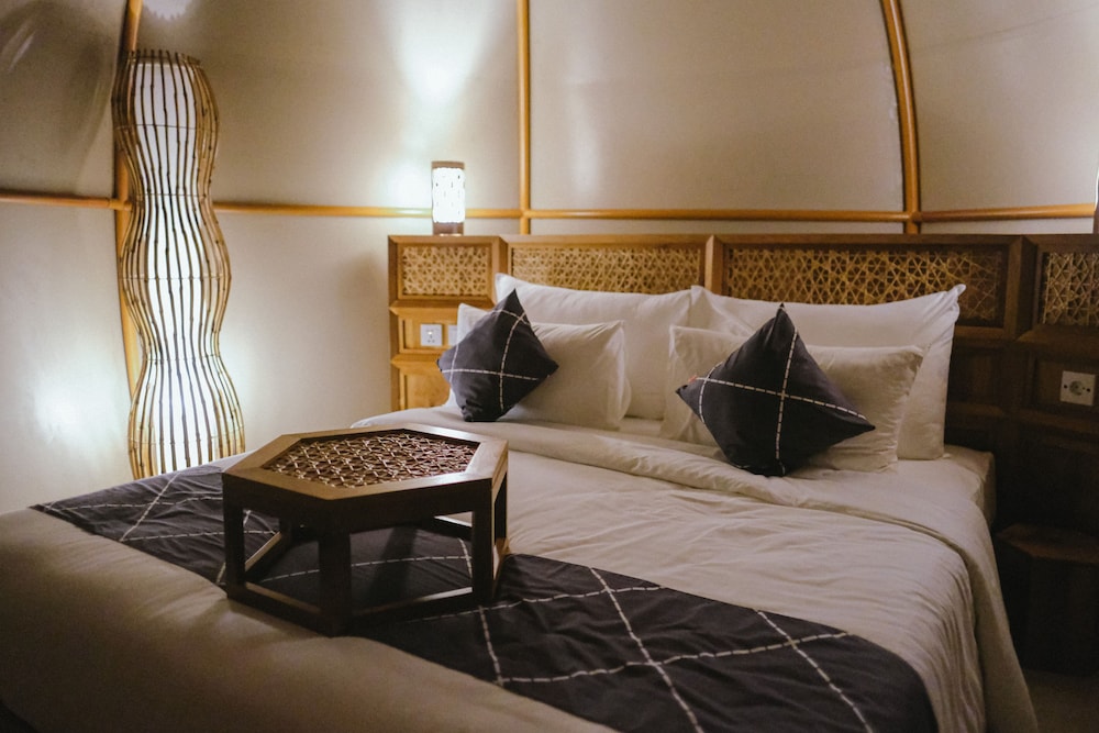 Luxury Glamping with Bathtub - Photo 15