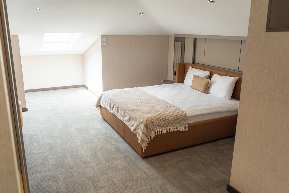 Corner Penthouse photo 2