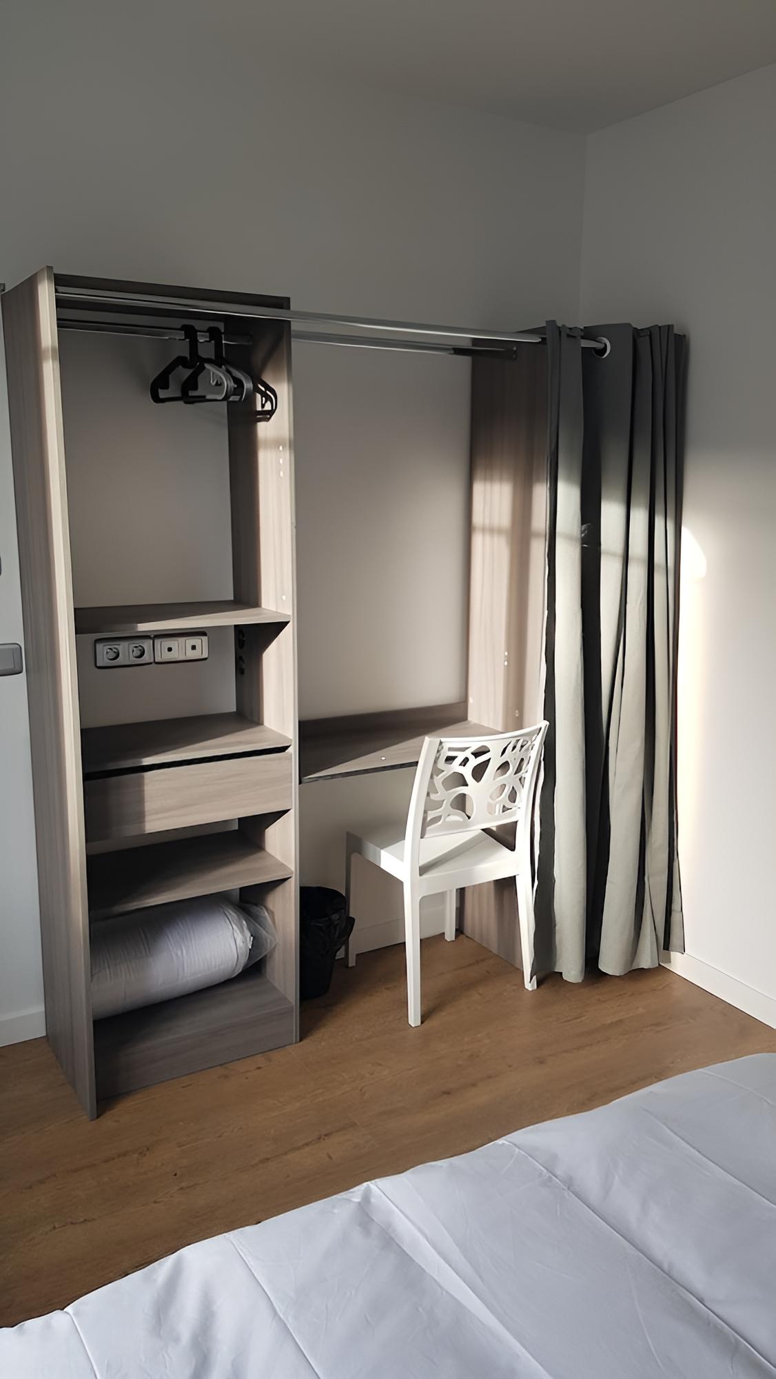 Deluxe Suite, 1 Queen Bed with Sofa bed, Non Smoking, Private Bathroom photo 3