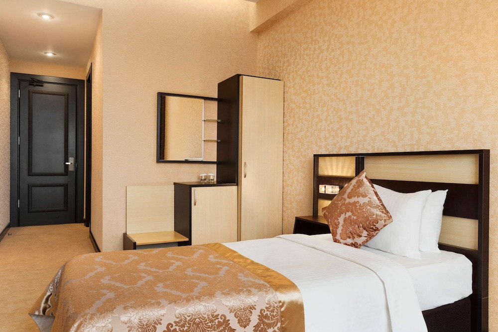 Twin Room, 1 Twin Bed, Smoking - Photo 1