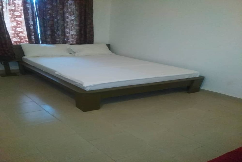 Standard Room, 1 Queen Bed, Non Smoking photo 2