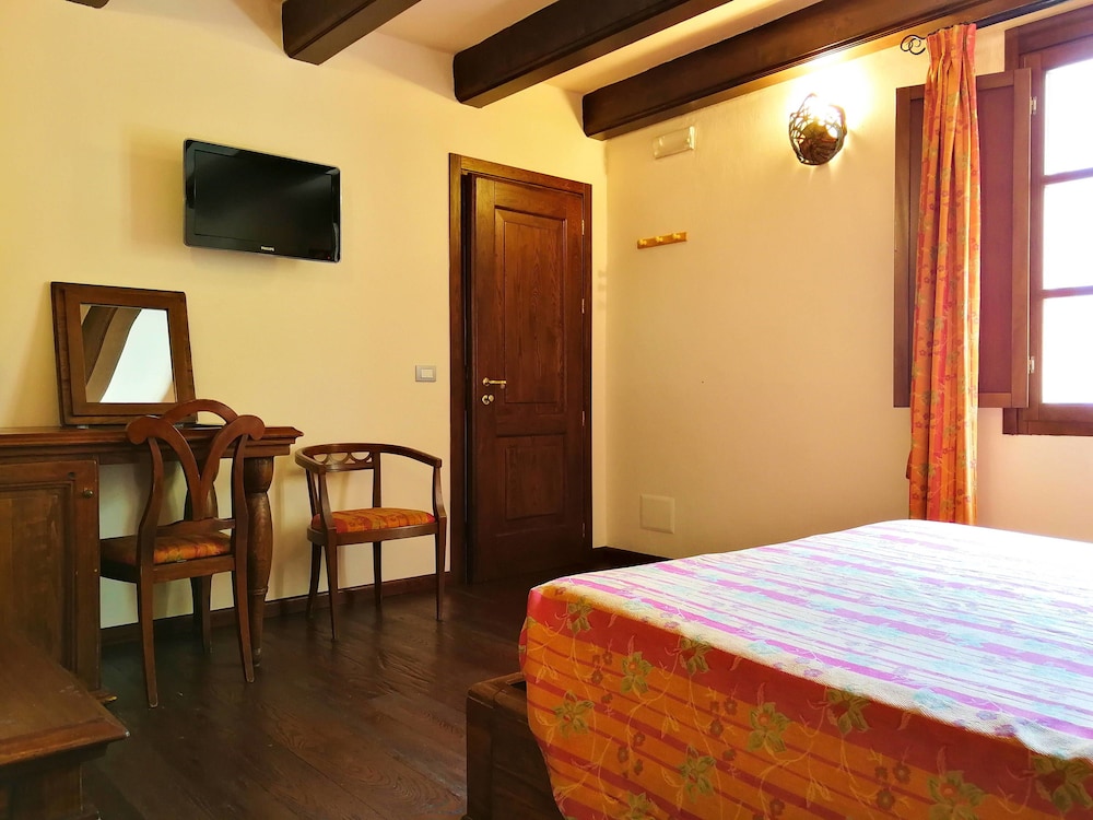 Double Room - Photo 7