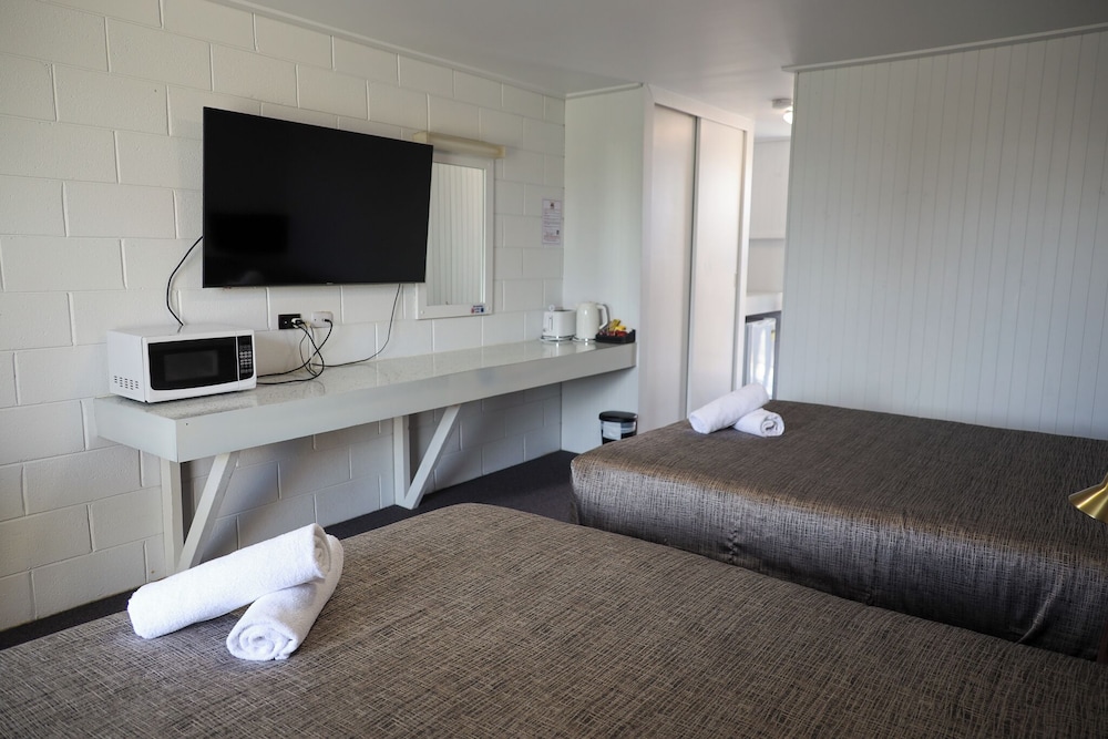 Superior Room, 1 King Bed - Photo 5