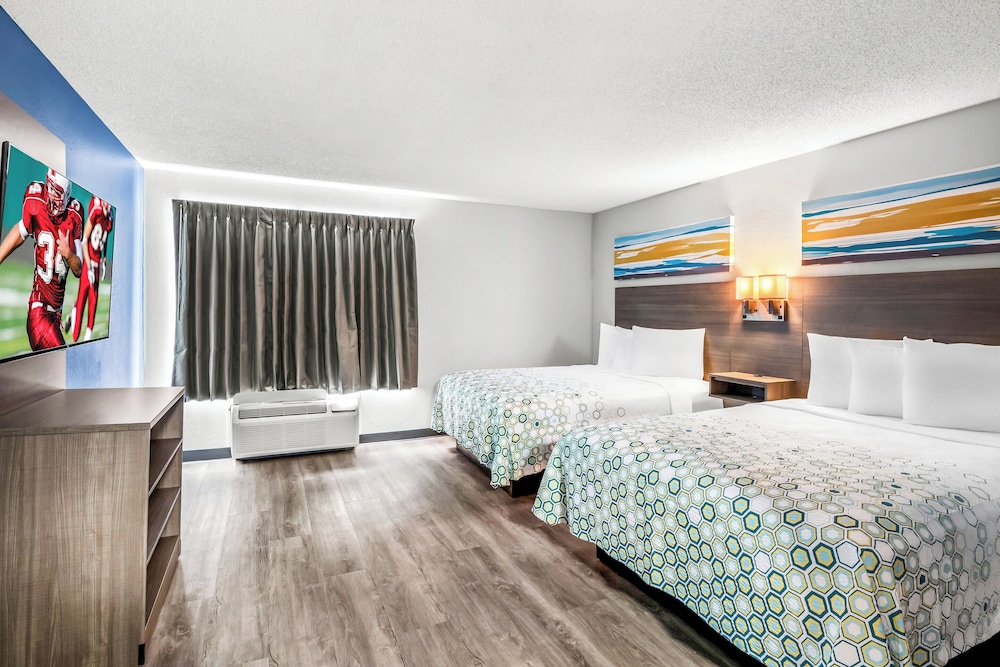 Suite, 2 Queen Beds, Non Smoking - Photo 4