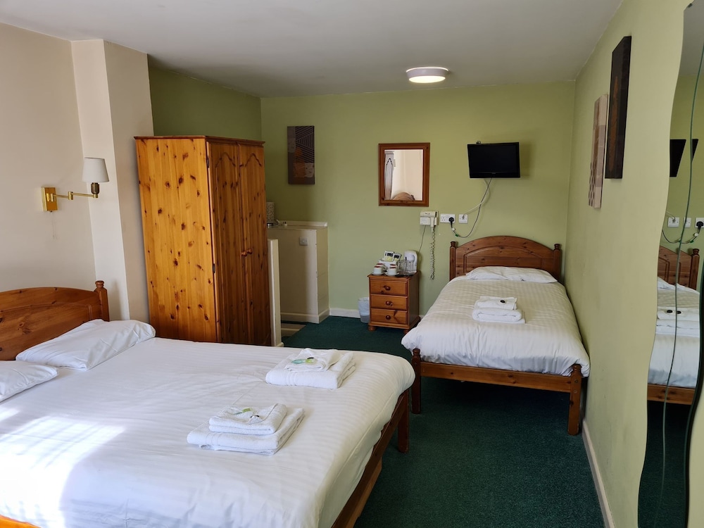 Suite, Ensuite photo 1