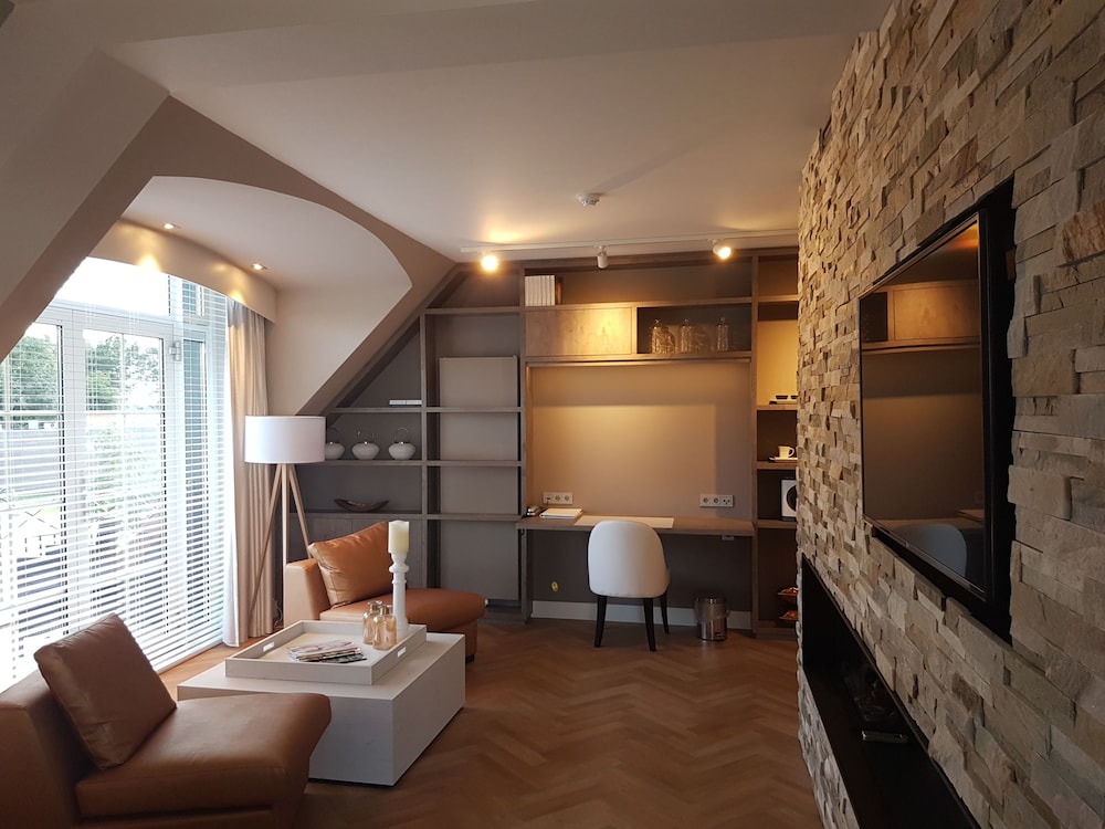 Sunrise Suite photo 2