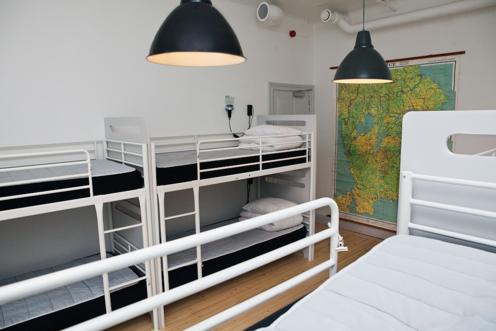 Shared Dormitory, Mixed Dorm, Shared Bathroom (8-Bed)