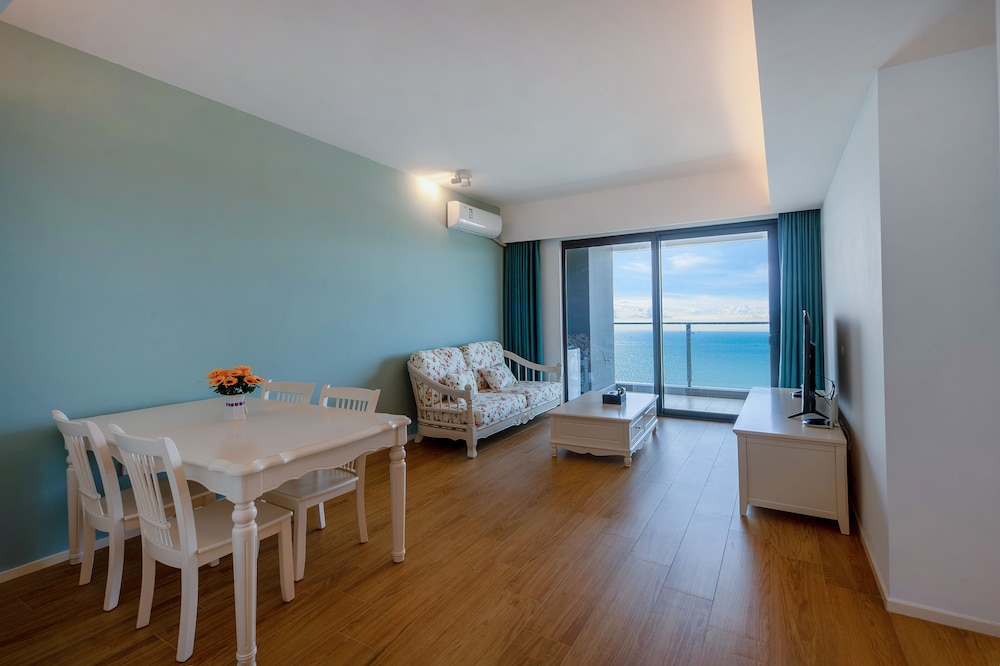 Family Suite, 2 Queen Beds, Sea View photo 1