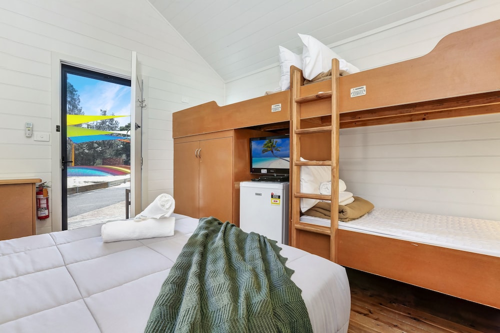 Basic Room, Shared Bathroom (Surf Sharks) photo 3