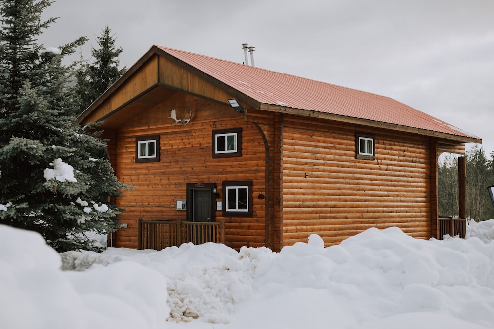 Grand Cabin, 6 Bedrooms, Kitchenette (Not Pet Friendly) photo 1