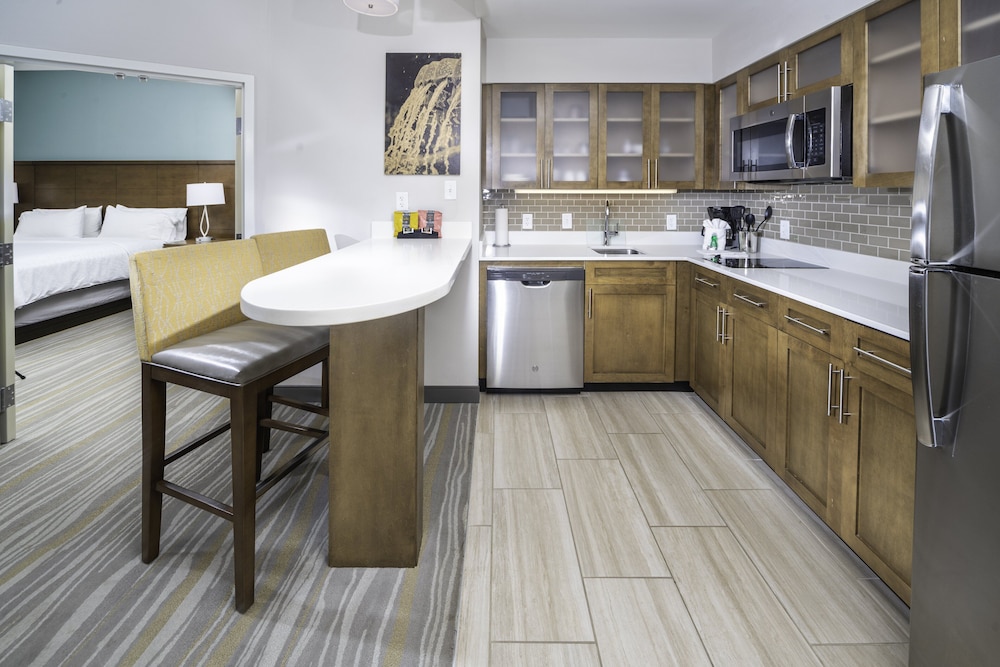 Suite, 1 Bedroom, Accessible, Kitchen (Communications) - Photo 5