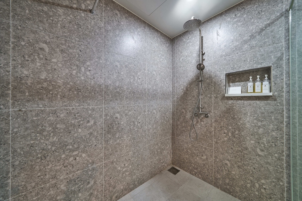 Signature River Twin Room - Photo 2