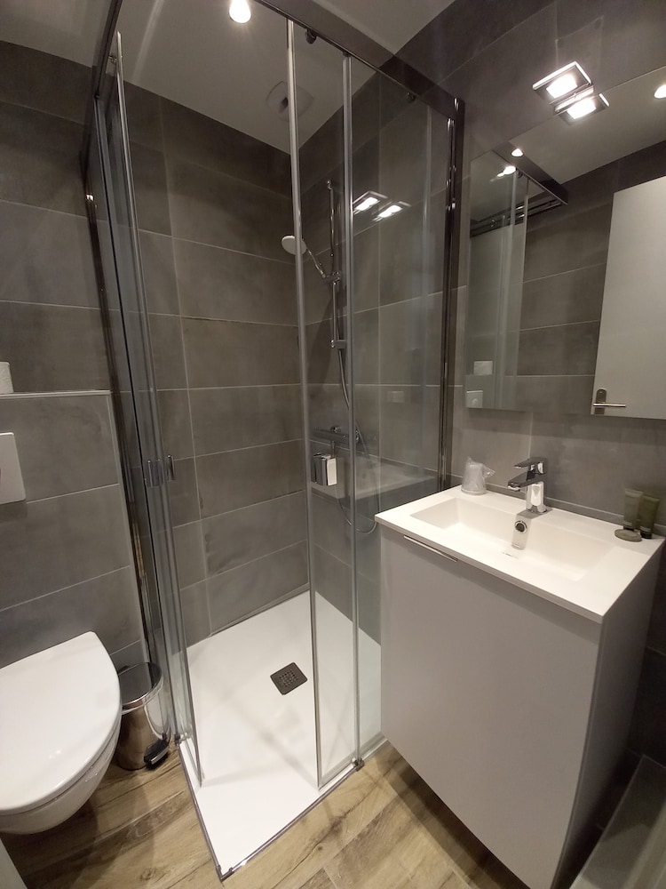 Classic Double Room, Ensuite, Mountain View (Chambre 10 (2 pers)) photo 2