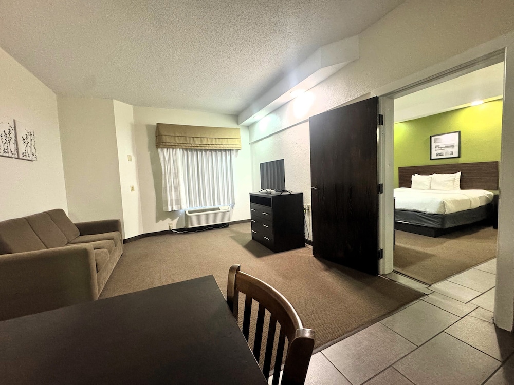 Suite, 1 Bedroom, Accessible, Non Smoking (Mobility, Tub W/grab Bars) photo 3