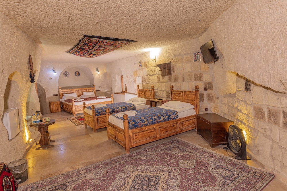 Family Cave Suite - Photo 4