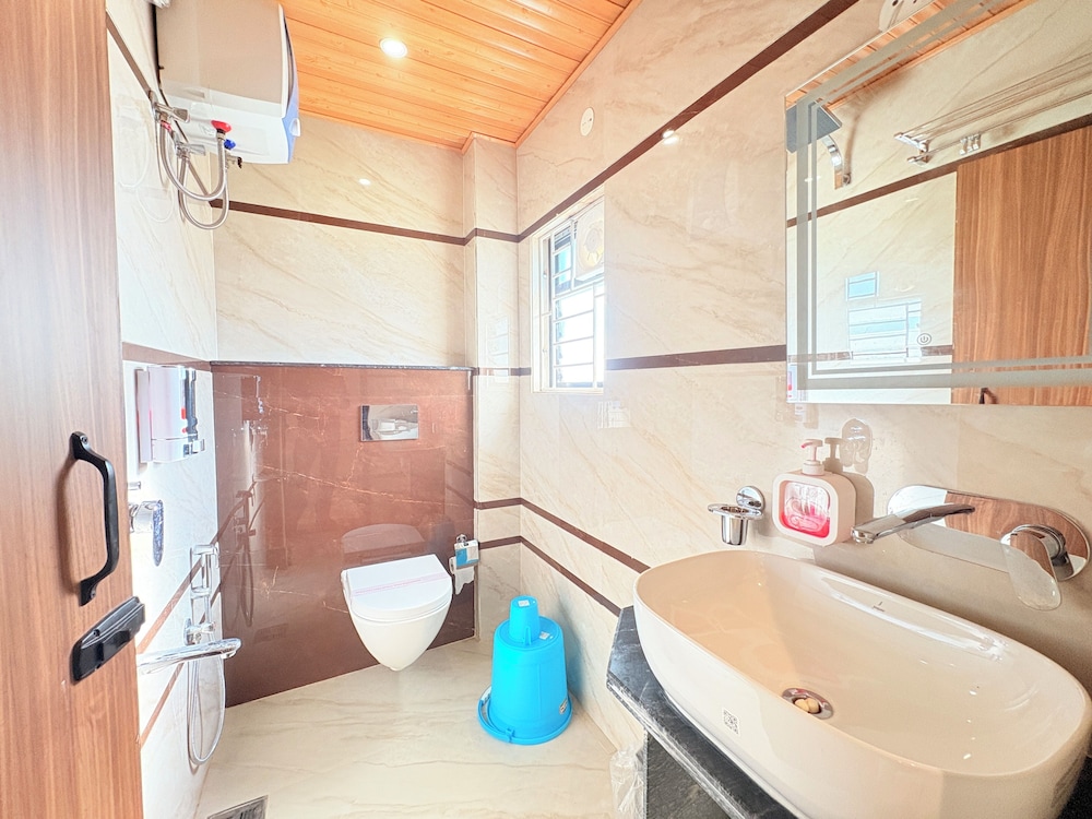 Deluxe Twin Room, City View photo 2