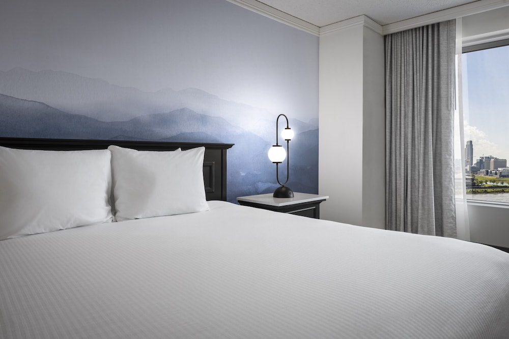 Premium Room, 1 King Bed, Non Smoking, River View photo 3