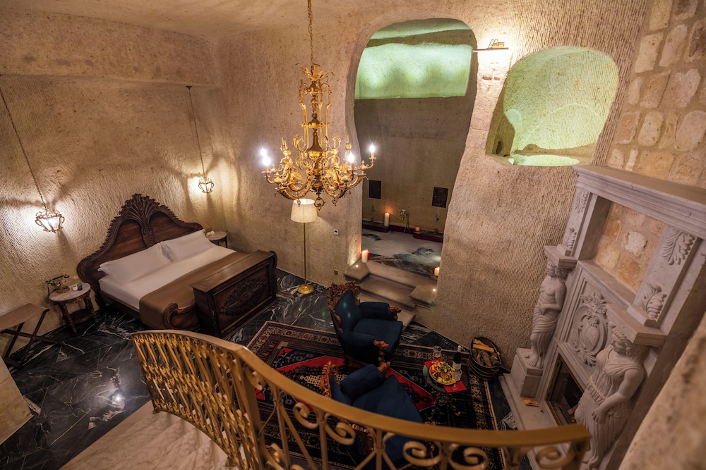Premium Suite, 1 Double Bed, Jetted Tub (Cave, Fireplace) photo 1