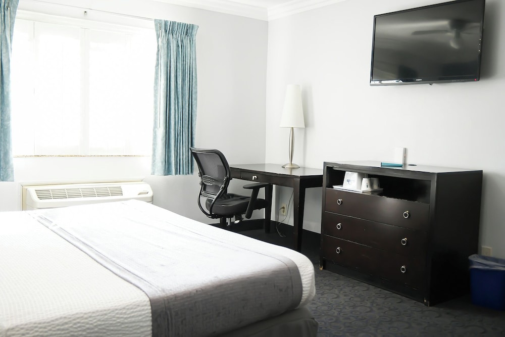 Standard Room, 1 King Bed - Photo 2