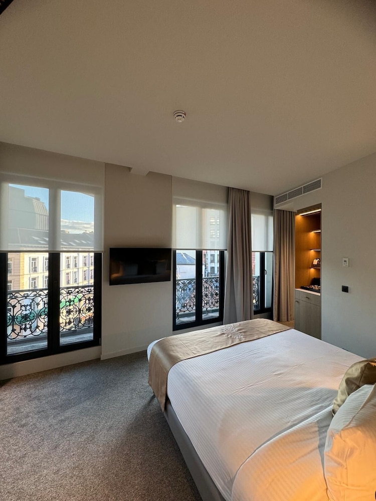 Executive Room photo 2